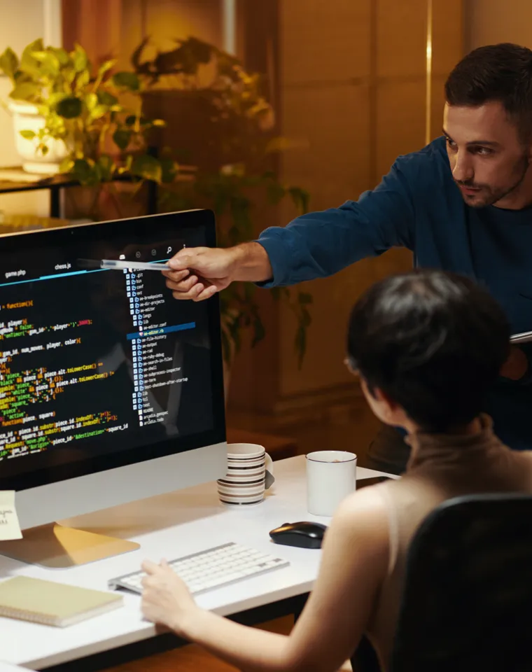 Scalability – Adobe Experience Manager Consulting company Scalability – Adobe Experience Manager Consulting company: developer pointing at code on a monitor during a review