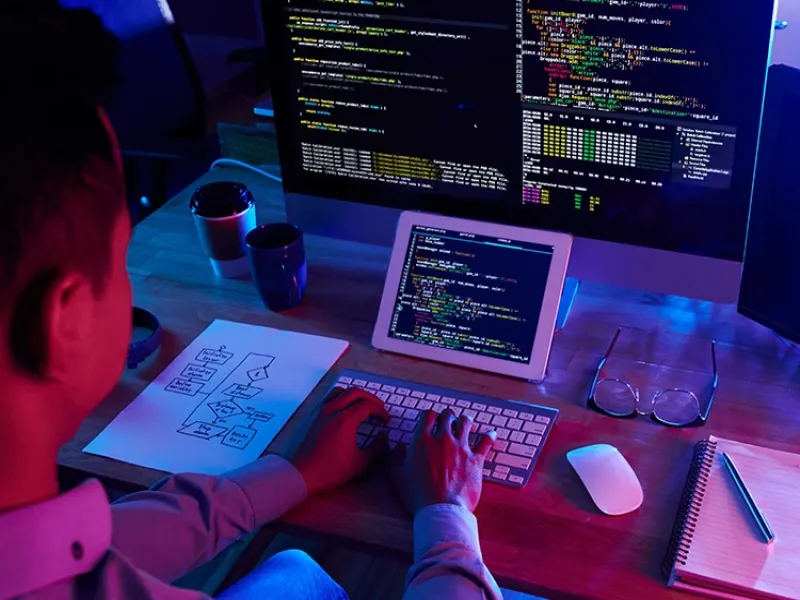 Who Should Use MySQL Consulting Services In Houston? – MYSQL Consulting company Who Should Use MySQL Consulting Services In Houston? – MYSQL: software engineer coding at a desk with sketches and a tablet